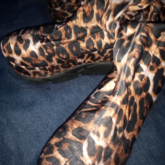 LEMON DROP "The Wild One" Leopard Print Women's Combat Boots - Picture 2 of 3